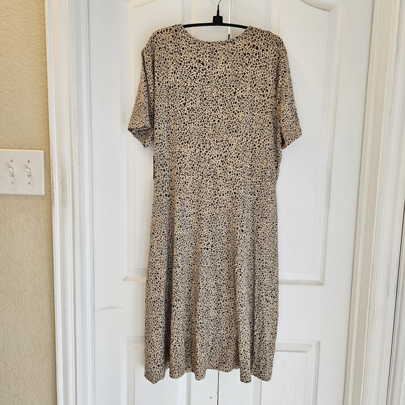 Amazon Essentials Faux Wrap V-Neck Dress – NWT – Size XL – Leopard Print - Picture 7 of 8